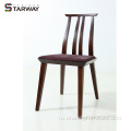Традиционный кресло с твердым деревянным досугом с обильным сиденьем